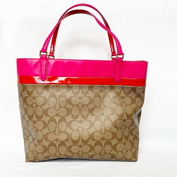 Coach Tote Bag in Signature Canvas - Picture 3 of 5